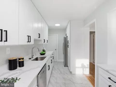Entry Way - 3917 Stokes Dr, Baltimore, MD 21229 photo 1 of 3
