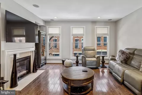 Living - 19 S Regester St, Baltimore, MD 21231 photo 1 of 2
