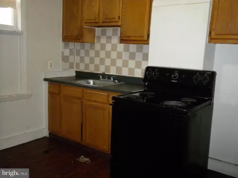 Entry Way - 20 N Decker Ave, Baltimore, MD 21224 photo 2 of 2