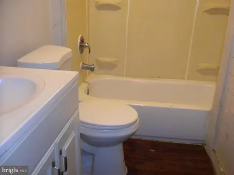 Bath - 20 N Decker Ave, Baltimore, MD 21224 photo 1 of 1
