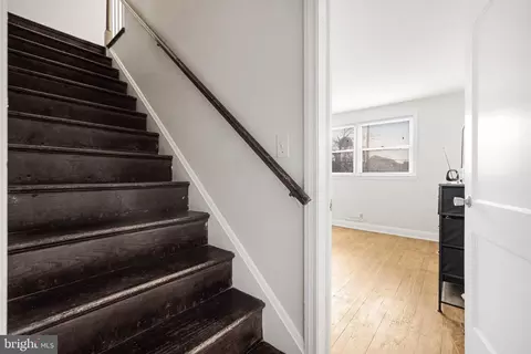 Entry Way - 4629 Chatford Ave, Baltimore, MD 21206 photo 2 of 8