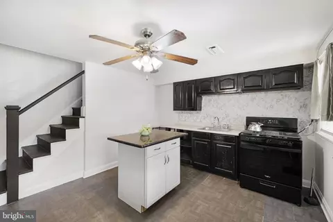 Entry Way - 4629 Chatford Ave, Baltimore, MD 21206 photo 4 of 8