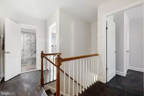 Entry Way - 4629 Chatford Ave, Baltimore, MD 21206 photo 6 of 8