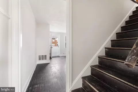 Entry Way - 4629 Chatford Ave, Baltimore, MD 21206 photo 3 of 8