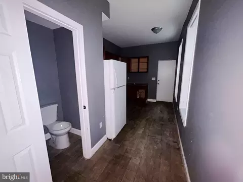 Entry Way - 207 S Pulaski St, Baltimore, MD 21223 photo 4 of 8