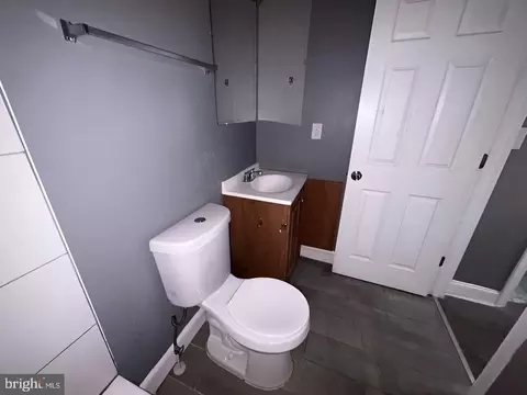Bath - 207 S Pulaski St, Baltimore, MD 21223 photo 3 of 3