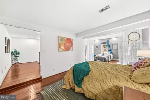 Bedroom - 225 W 227 W Read St, Baltimore, MD 21201 photo 1 of 2