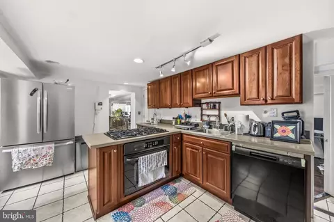 Kitchen - 225 W 227 W Read St, Baltimore, MD 21201 photo 2 of 3