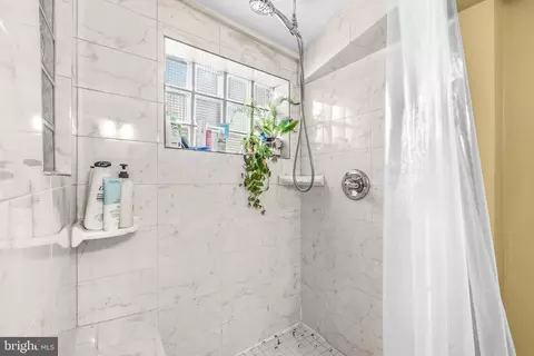 Bath - 225 W 227 W Read St, Baltimore, MD 21201 photo 1 of 2