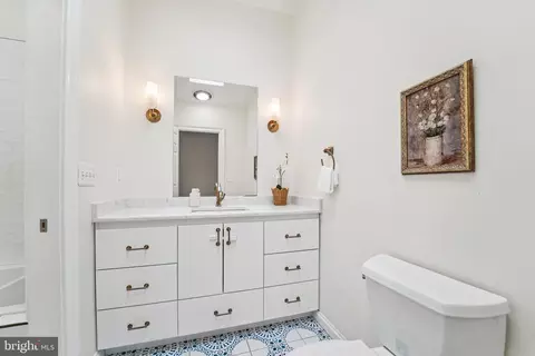 Bath - 809 William St, Baltimore, MD 21230 photo 1 of 4