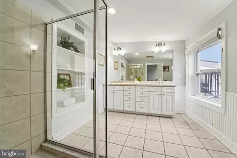 Bath - 809 William St, Baltimore, MD 21230 photo 3 of 4
