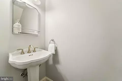 Entry Way - 809 William St, Baltimore, MD 21230 photo 4 of 5