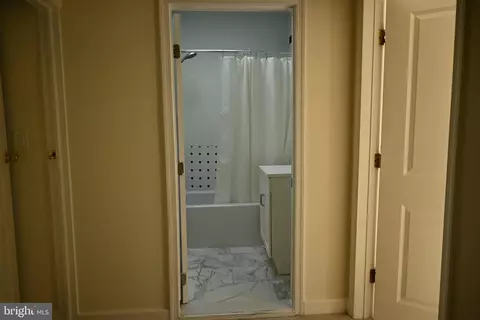 Entry Way - 3613 Greenmount Ave, Baltimore, MD 21218 photo 4 of 9