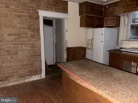 2 Benkert Ave, Baltimore, MD 21229 photo 3