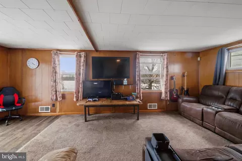 Living - 3636 Coolidge Ave, Baltimore, MD 21229 photo 1 of 1