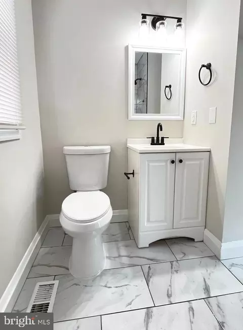 Bath - 4807 Lanier Ave, Baltimore, MD 21215 photo 1 of 10