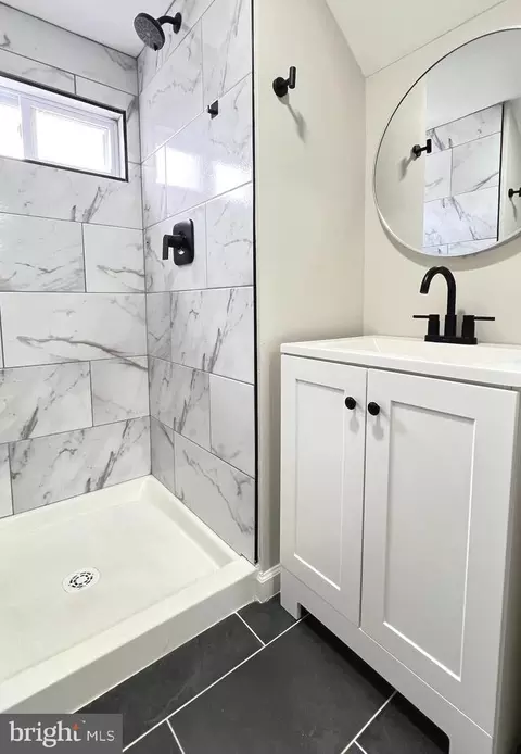 Bath - 4807 Lanier Ave, Baltimore, MD 21215 photo 7 of 10