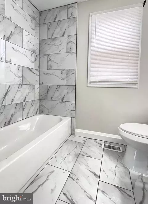 Bath - 4807 Lanier Ave, Baltimore, MD 21215 photo 3 of 10