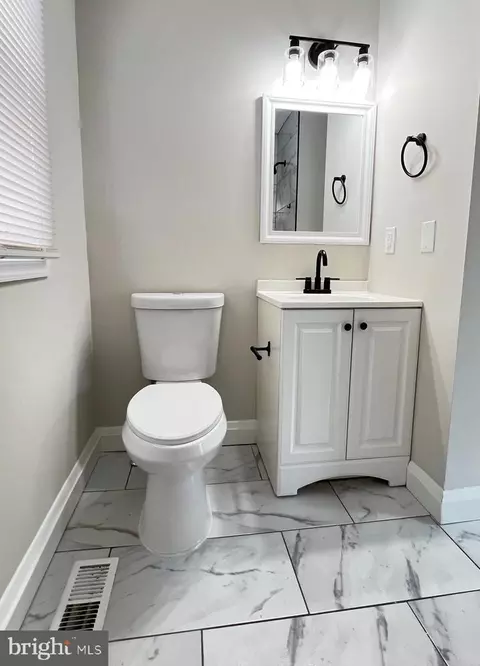 Bath - 4807 Lanier Ave, Baltimore, MD 21215 photo 2 of 10
