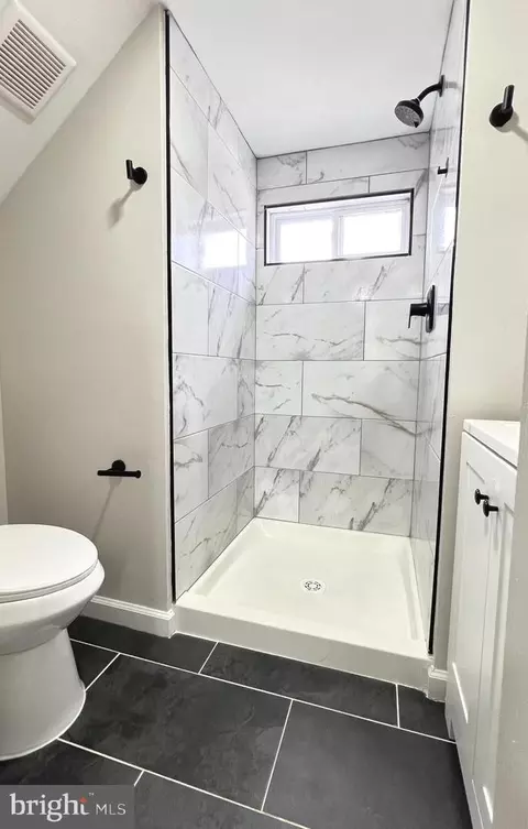 Bath - 4807 Lanier Ave, Baltimore, MD 21215 photo 5 of 10