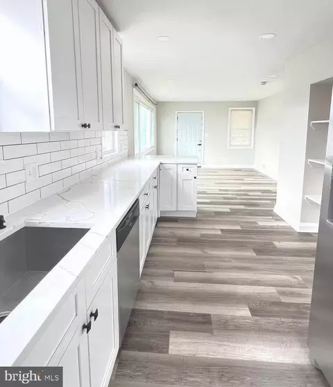 Entry Way - 4807 Lanier Ave, Baltimore, MD 21215 photo 6 of 7