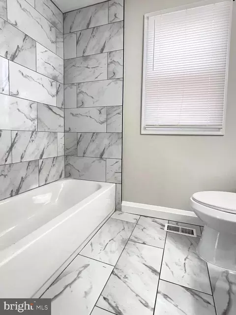 Bath - 4807 Lanier Ave, Baltimore, MD 21215 photo 4 of 10