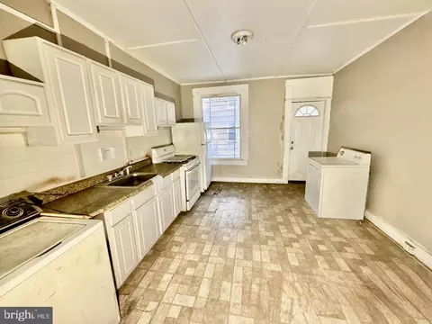 3035 E Monument St, Baltimore, MD 21205 photo 3