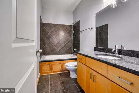 Bath - 214 Regester St S, Baltimore, MD 21231 photo 9 of 17
