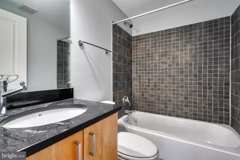 Bath - 214 Regester St S, Baltimore, MD 21231 photo 6 of 17