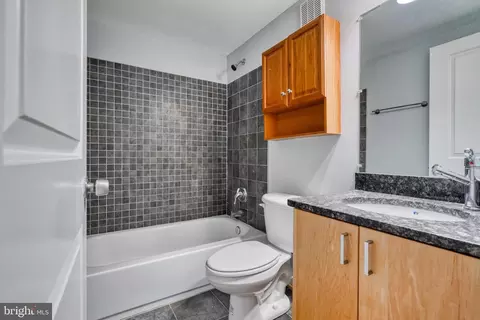 Bath - 214 Regester St S, Baltimore, MD 21231 photo 2 of 17