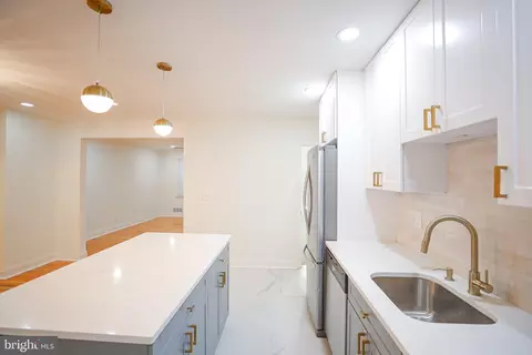 241 Medwick Garth E, Catonsville, MD 21228