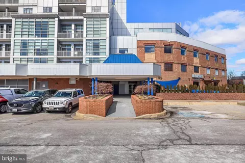 Exterior - 2702 Lighthouse Pt E #720, Baltimore, MD 21224 photo 4 of 4
