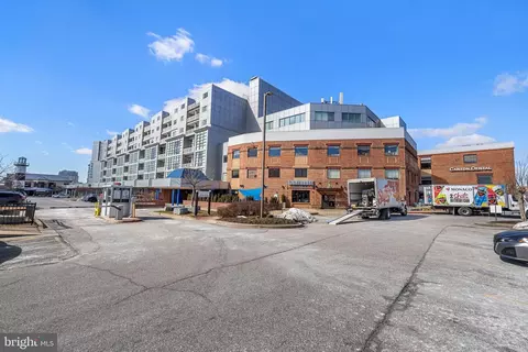 Exterior - 2702 Lighthouse Pt E #720, Baltimore, MD 21224 photo 3 of 4