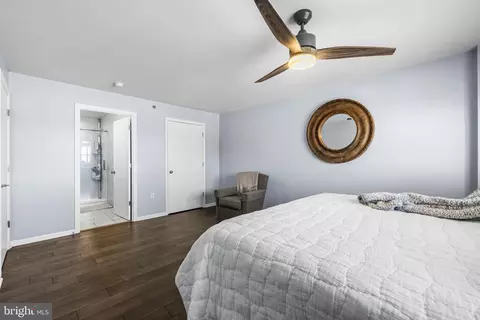 Bedroom - 2702 Lighthouse Pt E #720, Baltimore, MD 21224 photo 3 of 6