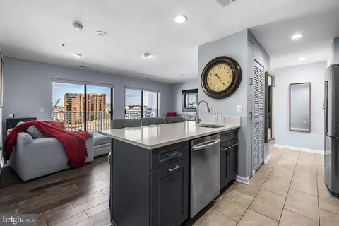 Kitchen - 2702 Lighthouse Pt E #720, Baltimore, MD 21224 photo 1 of 6