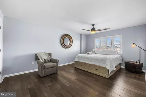 Bedroom - 2702 Lighthouse Pt E #720, Baltimore, MD 21224 photo 1 of 6