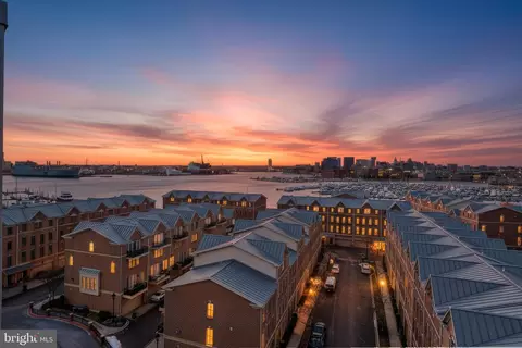 View/Area - 2702 Lighthouse Pt E #720, Baltimore, MD 21224 photo 3 of 7