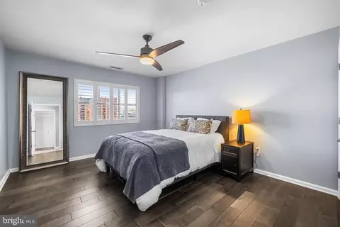 Bedroom - 2702 Lighthouse Pt E #720, Baltimore, MD 21224 photo 5 of 6