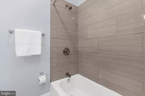 Bath - 532 N Luzerne Ave, Baltimore, MD 21205 photo 1 of 5