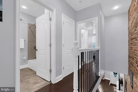 Entry Way - 532 N Luzerne Ave, Baltimore, MD 21205 photo 4 of 5