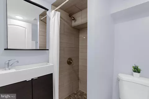 Bath - 532 N Luzerne Ave, Baltimore, MD 21205 photo 5 of 5