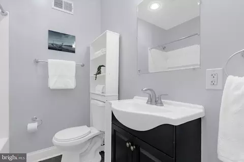 Bath - 532 N Luzerne Ave, Baltimore, MD 21205 photo 3 of 5