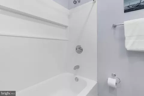 Bath - 532 N Luzerne Ave, Baltimore, MD 21205 photo 4 of 5
