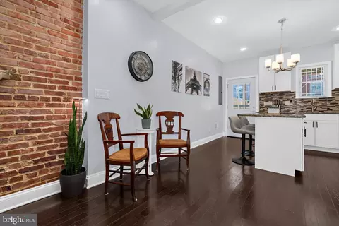 Entry Way - 532 N Luzerne Ave, Baltimore, MD 21205 photo 2 of 5