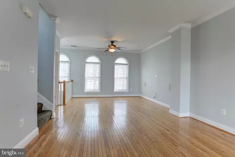 Living - 302 Scott St, Baltimore, MD 21230 photo 4 of 7