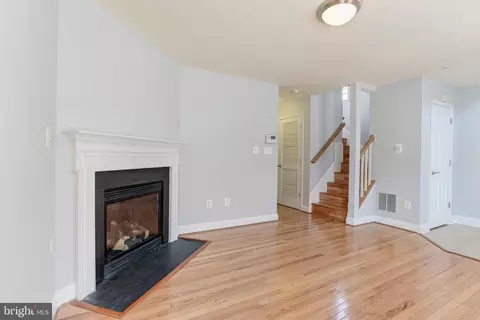 Living - 302 Scott St, Baltimore, MD 21230 photo 1 of 7
