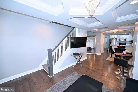 Entry Way - 3700 Flowerton Rd, Baltimore, MD 21229 photo 2 of 9