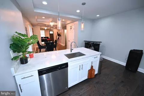 Entry Way - 3700 Flowerton Rd, Baltimore, MD 21229 photo 3 of 9