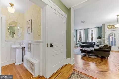 Entry Way - 828 William St, Baltimore, MD 21230 photo 4 of 16