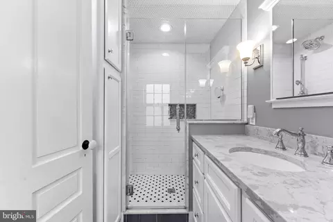 Bath - 828 William St, Baltimore, MD 21230 photo 5 of 8